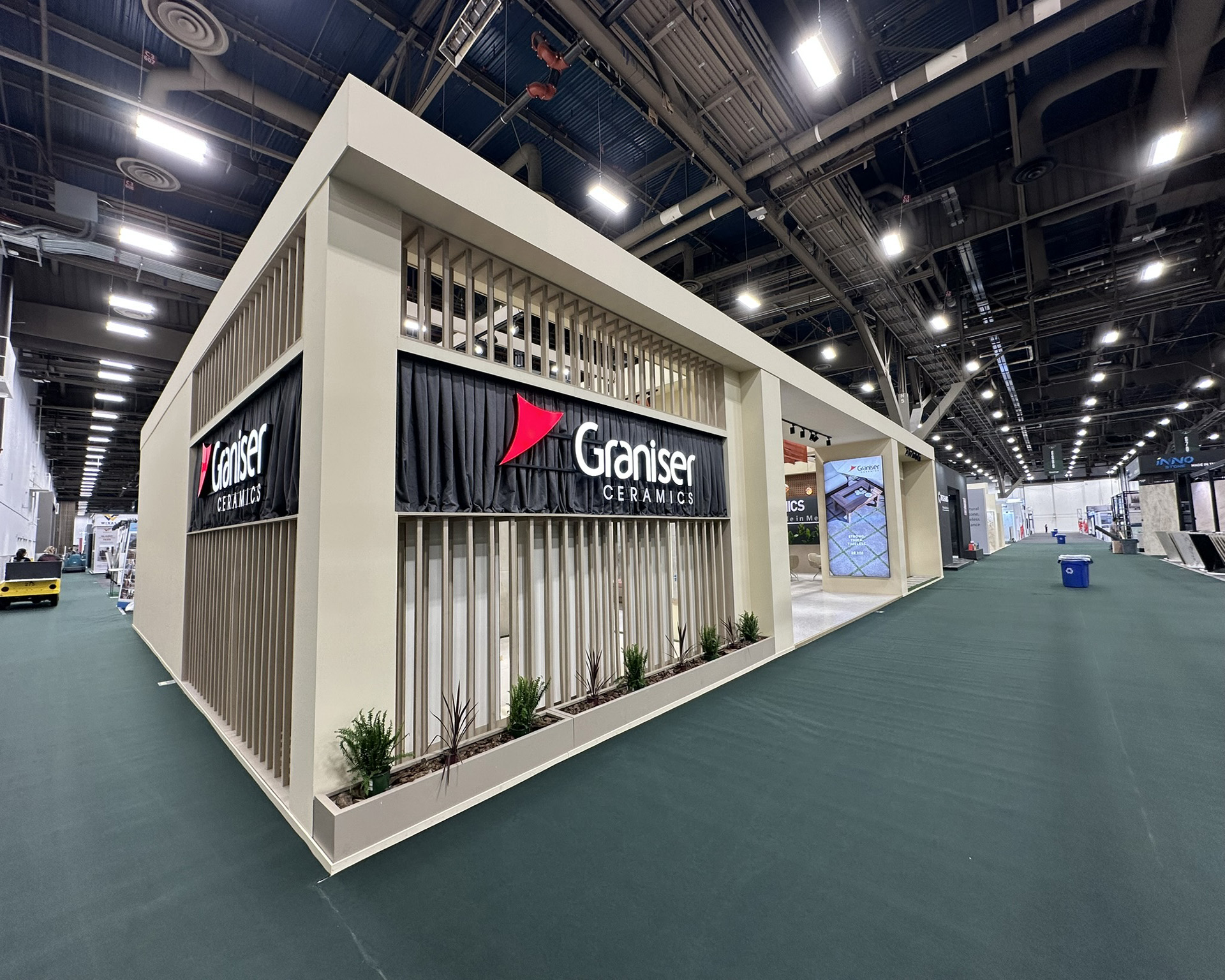 mom-design-studio-graniser-seramik-coverings-lasvegas-01